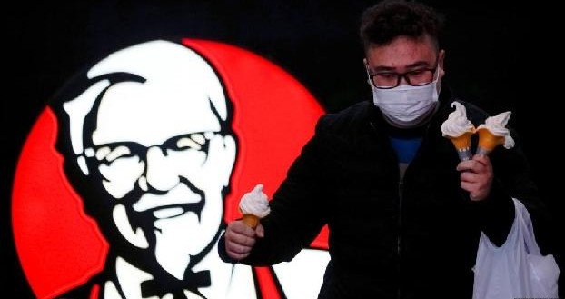 KFC отказалась от слогана "Пальчики оближешь" из-за пандемии