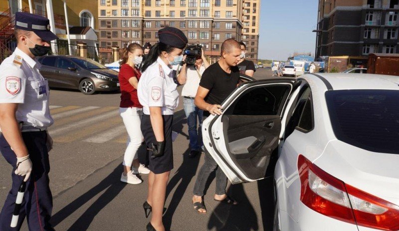 СТАВРОПОЛЬЕ. На Ставрополье сотрудники Госавтоинспекции и представители общественности провели акцию «Безопасно ли вашему ребенку в автомобиле?»