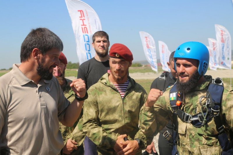 ЧЕЧНЯ. В Гудермесе прошли занятия по парашютно-десантной подготовке со спецназовцами Росгвардии