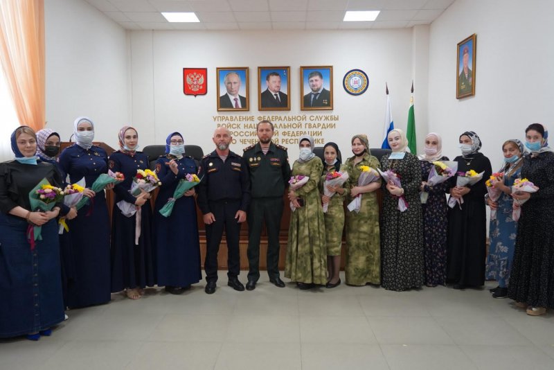 ЧЕЧНЯ. Женский коллектив Управления Росгвардии по ЧР поздравили с Днём чеченской женщины.