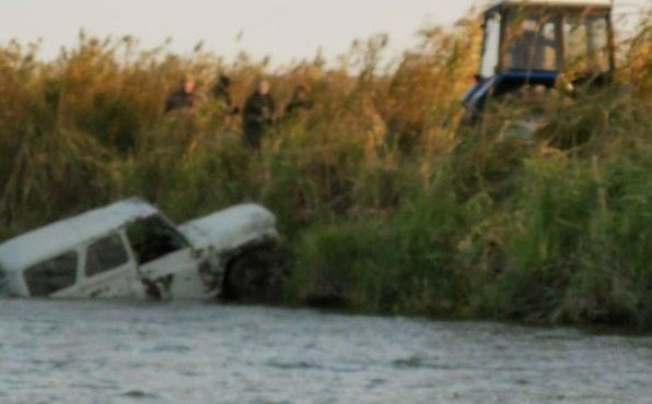 АСТРАХАНЬ. Под Астраханью автомобиль ушел под воду, погиб мужчина