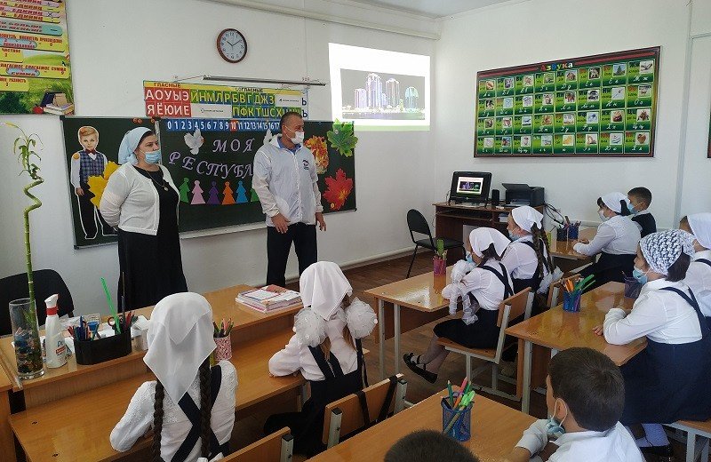 ЧЕЧНЯ. Депутаты «Единой России» поздравили чеченских школьников с началом учебного года