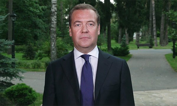 ЧЕЧНЯ. Дмитрий Медведев: Педагоги помогают получать знания и добиваться первых в жизни успехов