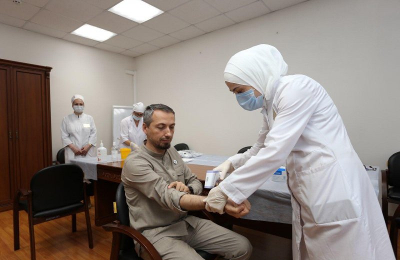 ЧЕЧНЯ. Эльхан Сулейманов дал старт прививочной кампании против гриппа в ЧР