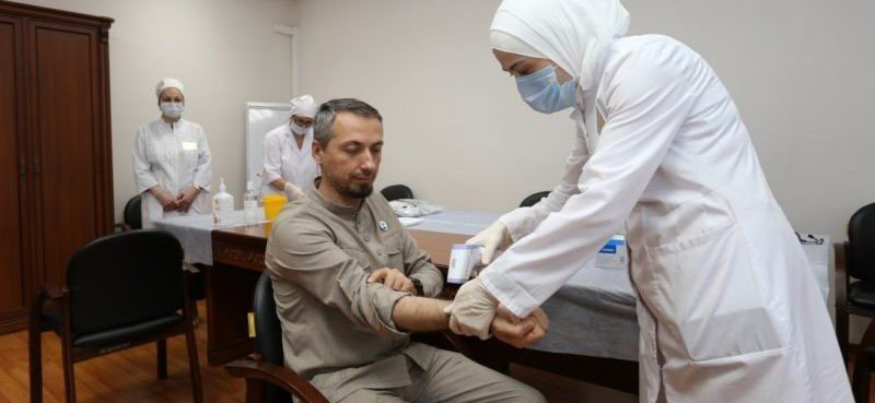 ЧЕЧНЯ. Эльхан Сулейманов сделал себе вакцинацию от гриппа