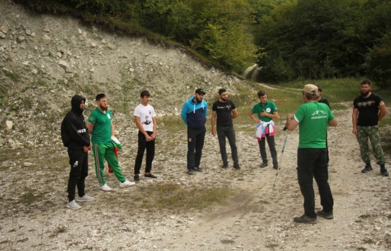 ЧЕЧНЯ. Молодежь Чечни совершила пеший поход к Дайскому водопаду