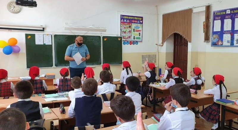 ЧЕЧНЯ. Психологи МЧС провели с грозненскими школьниками урок безопасности