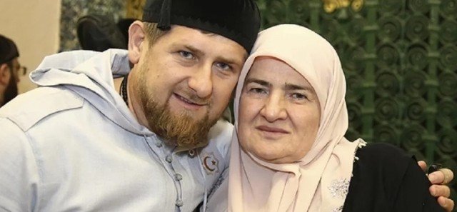 ЧЕЧНЯ. Рамзан Кадыров поздравил чеченских женщин с праздником