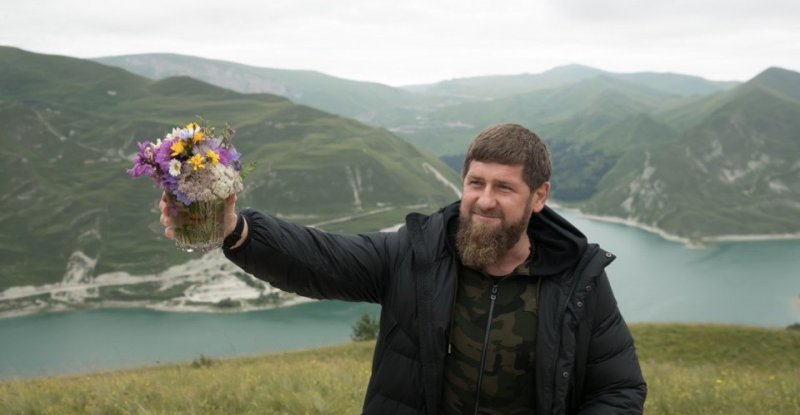ЧЕЧНЯ. Рамзан Кадыров собрал уникальный букет для чеченских женщин
