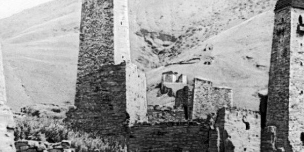 ЧЕЧНЯ.  Родовые башни Кавказа: почему каждый тейп был обязан построить свою оборонительную башню