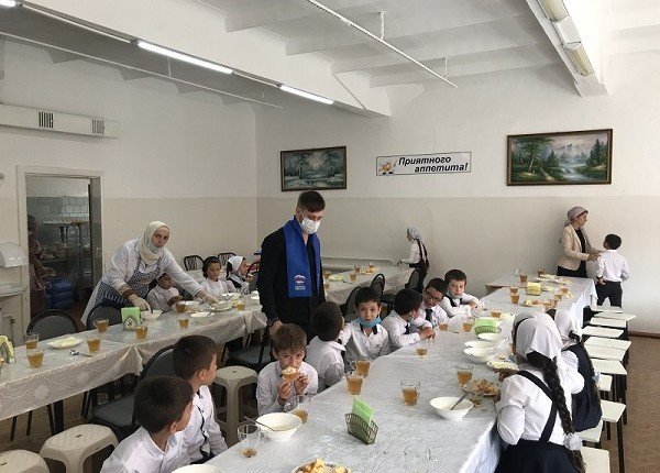 ЧЕЧНЯ. С начала учебного года в Чеченской Республике проверили организацию горячего питания в около 200 школах