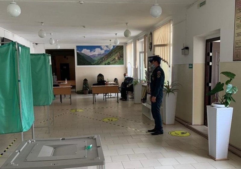 ЧЕЧНЯ. Сотрудники МЧС обеспечивают безопасность выборов в Чеченской Республике