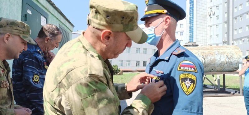 ЧЕЧНЯ. Сотрудников МЧС по ЧР, особо отличившихся в борьбе с COVID-19, наградили медалями и грамотами