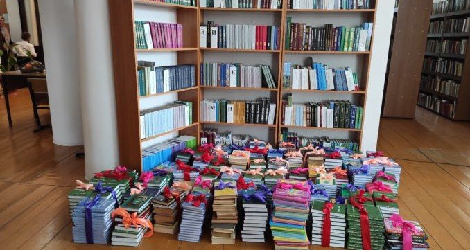 ЧЕЧНЯ. В Ачхой-Мартане прошла благотворительная акция «Дарю книгу библиотеке»