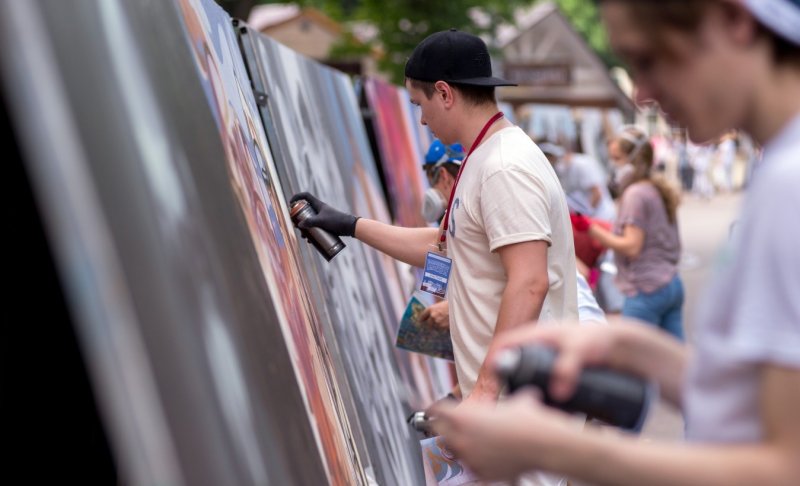 ЧЕЧНЯ. В Грозном уличные художники разрисуют 200-метровую стену
