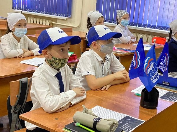 ЧЕЧНЯ. В рамках проекта «Историческая память» школьникам рассказали о Дне Чеченской Республики