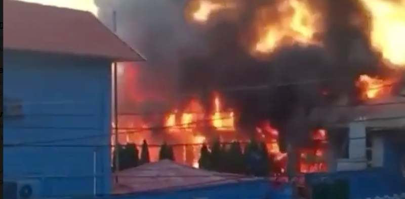 ДАГЕСТАН. В Махачкале сгорел бассейн