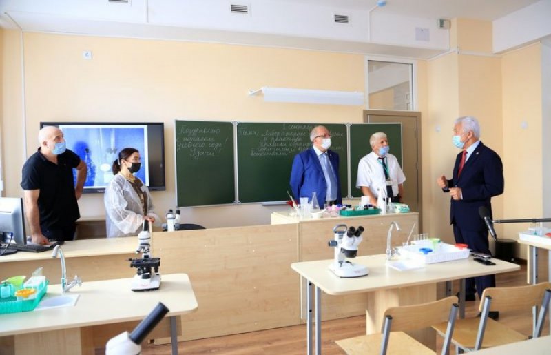 ДАГЕСТАН. Владимир Васильев посетил одну из семи новых школ, открытых в Дагестане в День знаний