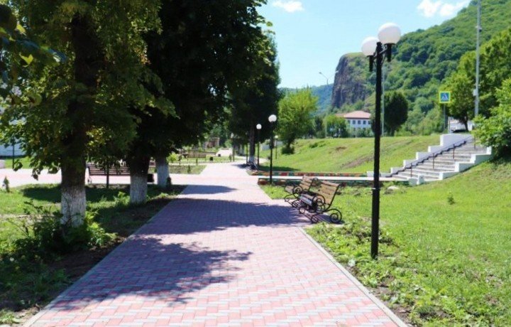 КЧР. В городе Карачаевске завершились работы по благоустройству парковой зоны по программе формирования комфортной городской среды