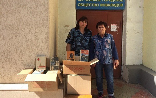 КРЫМ. Керченское городское общество инвалидов подарило осужденным керченской колонии-поселения художественные книги