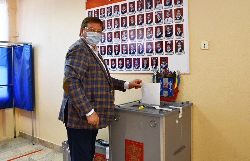 РОСТОВ. Виталий Борзенко проголосовал на выборах главы региона