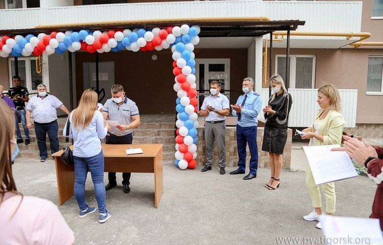 СТАВРОПОЛЬЕ. В Пятигорске готовятся отметить новоселье 47 детей-сирот