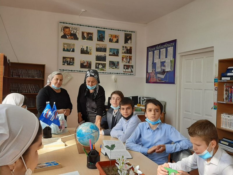 ЧЕЧНЯ. Чеченские школьники поздравили работников библиотек с профессиональным праздником