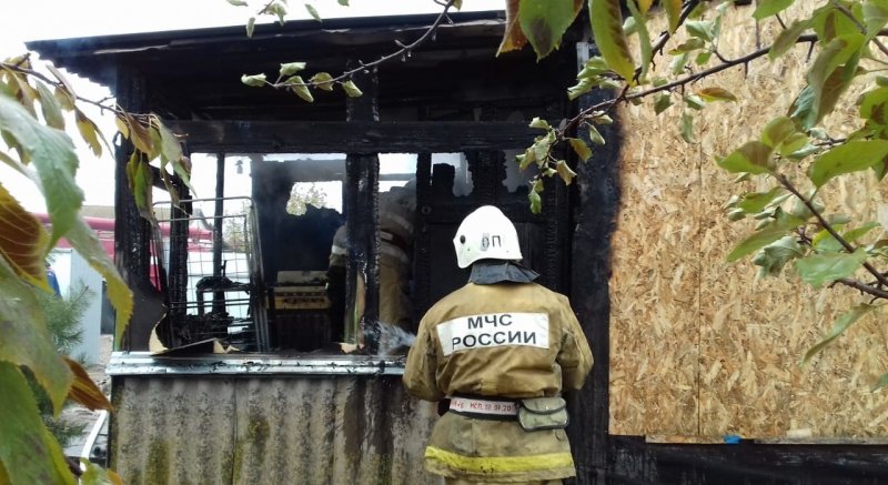 АСТРАХАНЬ. Пожарно-спасательные подразделения ликвидировали пожар в Черноярском районе