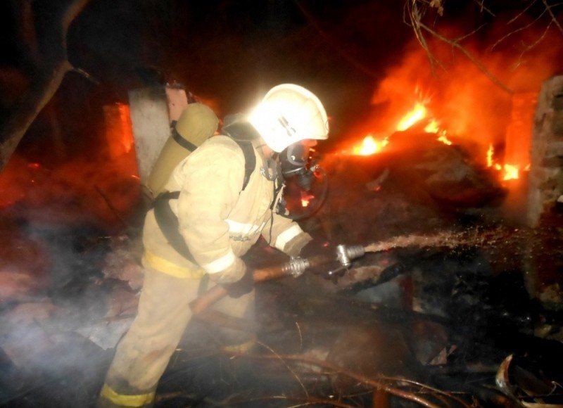 АСТРАХАНЬ. Пожарно-спасательные подразделения ликвидировали пожар в Володарском районе