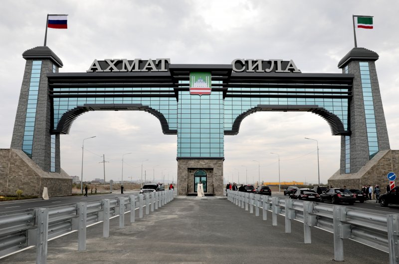 ЧЕЧНЯ. На въезде в Грозный появилась 21-метровая арка в национальном стиле