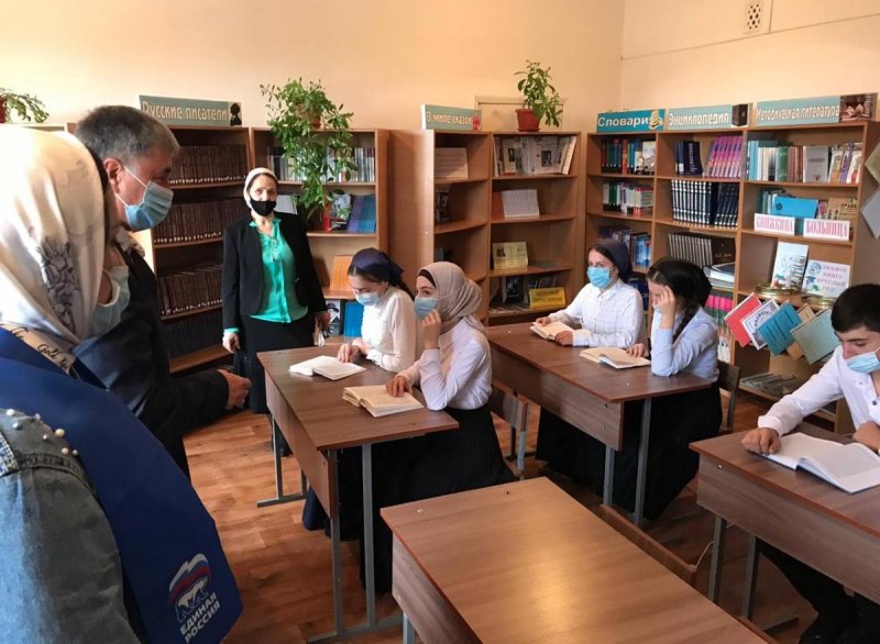 ЧЕЧНЯ. Школьники ЧР поздравили работников библиотек с профессиональным праздником