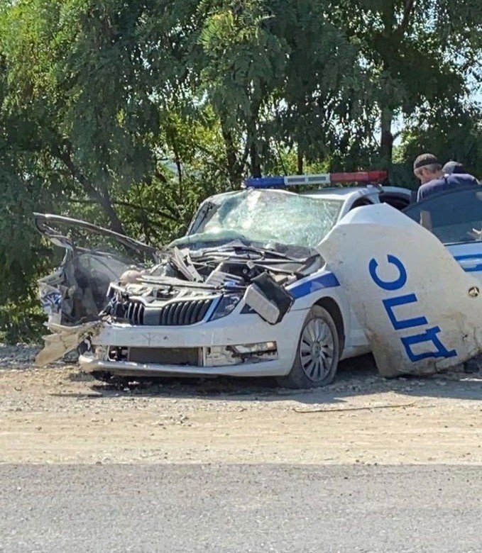 ИНГУШЕТИЯ. Подросток за рулем Porsche протаранил два автомобиля полицейских в Ингушетии и скрылся, есть пострадавшие
