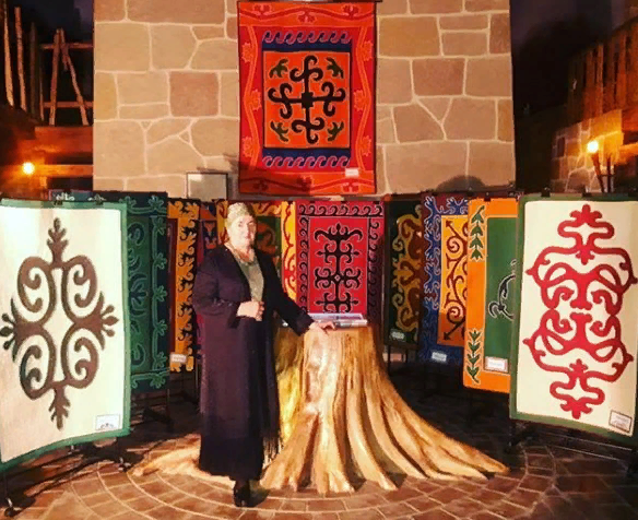 ИНГУШЕТИЯ. В столице Ингушетии прошла выставка войлочных ковров Зейнеп Дзараховой