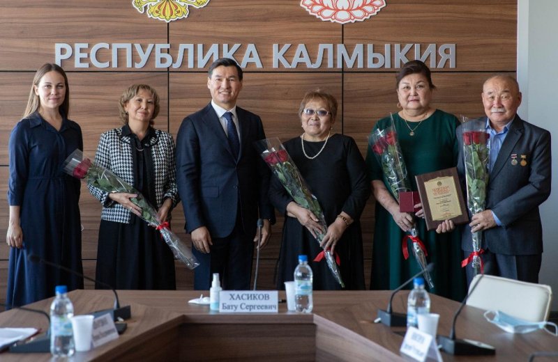 КАЛМЫКИЯ. Калмыцким учителям вручены медали «За заслуги перед Республикой Калмыкия»