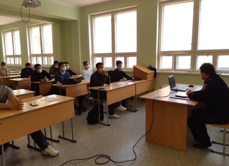 КАЛМЫКИЯ. В Калмыкии полицейские проводят антинаркотические лекции для студентов