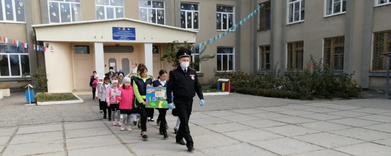 КБР. В преддверии осенних каникул автоинспекторы Кабардино-Балкарии проводят профилактические мероприятия со школьниками