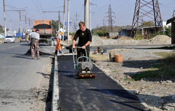 КЧР. В столице Карачаево-Черкесии до конца текущего года отремонтируют 13 тротуаров общей протяженностью более 3000 метров