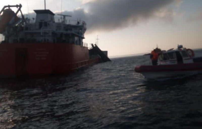 КРАСНОДАР. Семь морских судов привлечено к спасательной операции в Азовском море, где горел танкер