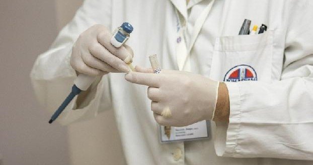 На фоне роста случаев COVID-19, в системе здравоохранения Турции начались массовые увольнения