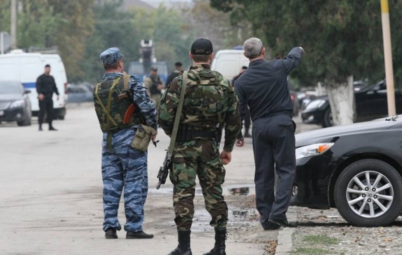 Названа причина стрельбы между спецназовцами ОМОН и СОБР в Чечне