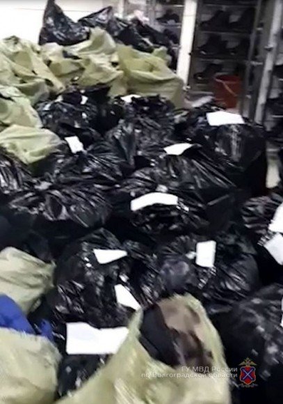 ВОЛГОГРАД. Волгоградские полицейские изъяли немаркированные одежду и обувь на сумму более 9,5 миллионов рублей