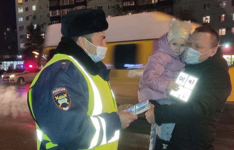 АДЫГЕЯ. В Майкопе дорожные полицейские провели акцию «Пешеходу безопасный переход»