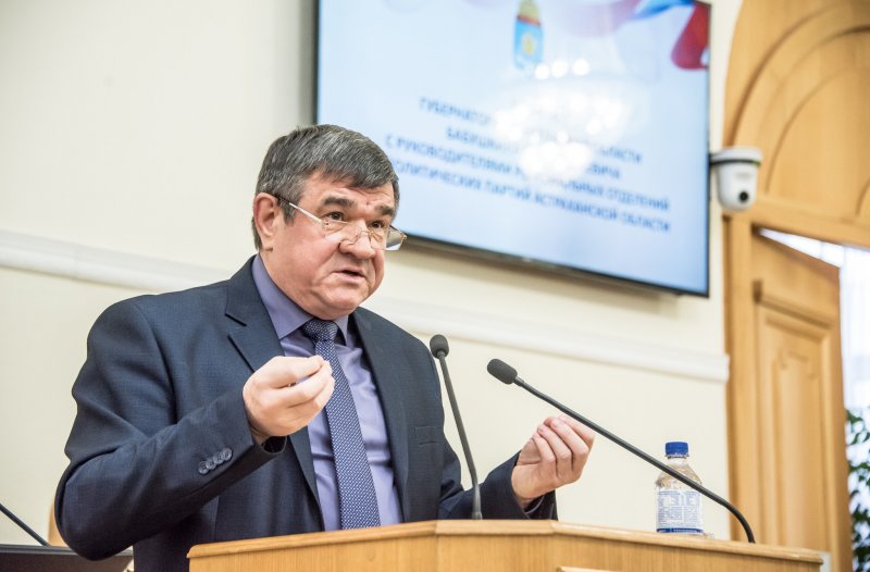 АСТРАХАНЬ. Астраханского губернатора призвали постучать кулаком