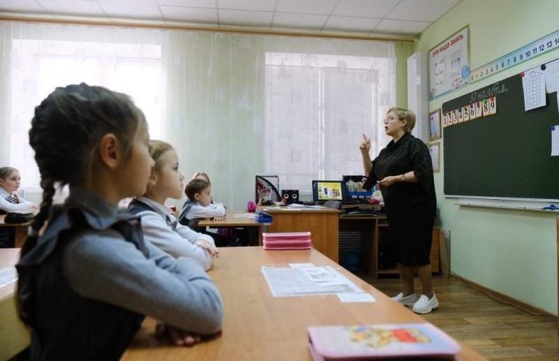 АСТРАХАНЬ. В астраханской школе учили правилам и безопасности дорожного движения – в рамках нацпроекта БКАД