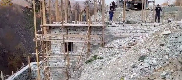 ЧЕЧНЯ. Башни страны орстхойцев оделись в строительные леса