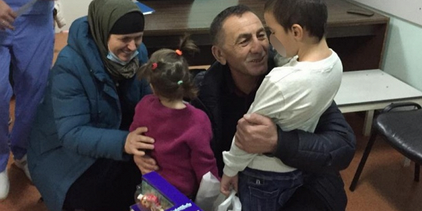 ЧЕЧНЯ.  Еще семь вывезенных из Сирии детей передали родственникам в Чечню и Дагестан