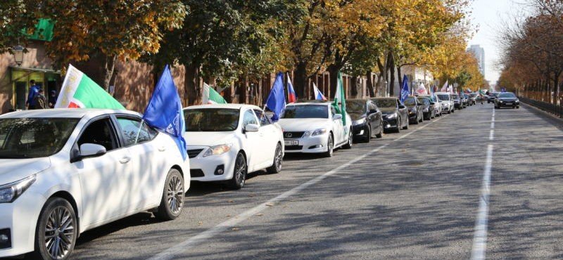 ЧЕЧНЯ. В Чеченской Республике День народного единства отметили автопробегом