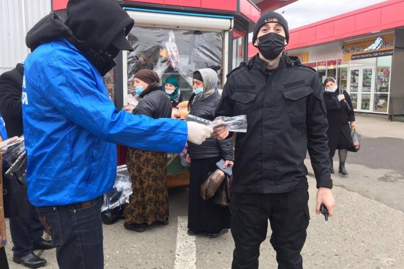 ЧЕЧНЯ.  Волонтеры призывают жителей соблюдать масочный режим в общественных местах