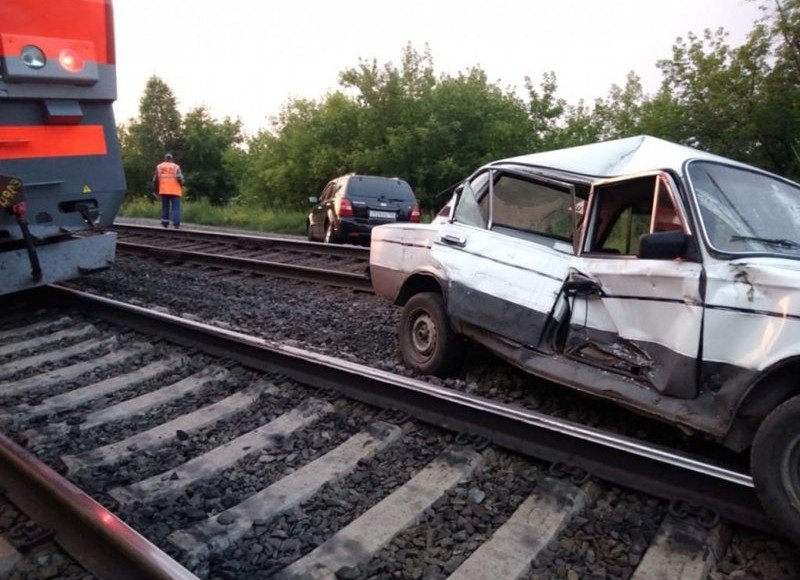 ИНГУШЕТИЯ. В Ингушетии грузовой поезд столкнулся с автомобилем, никто не пострадал
