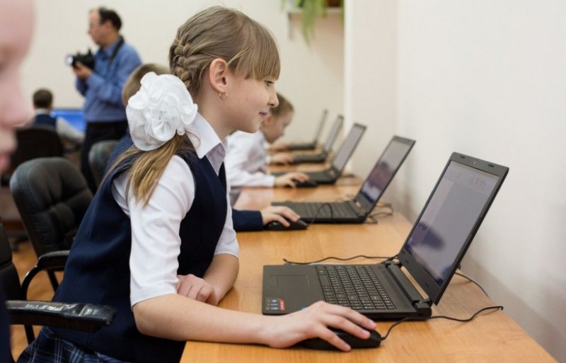 КЧР. 102 школы в Карачаево-Черкесии подключат к высокоскоростному интернету и оснастят современным цифровым оборудованием в 2021 году